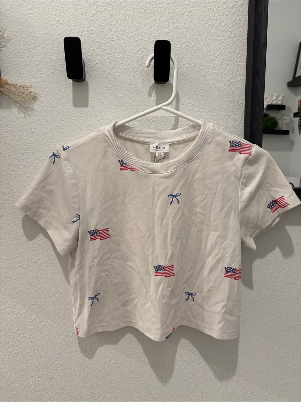 Le Lis White Tee with Red, Blue Flag & Bow Print
